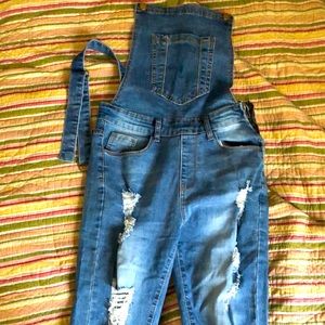 I’m selling overalls in this is overalls.